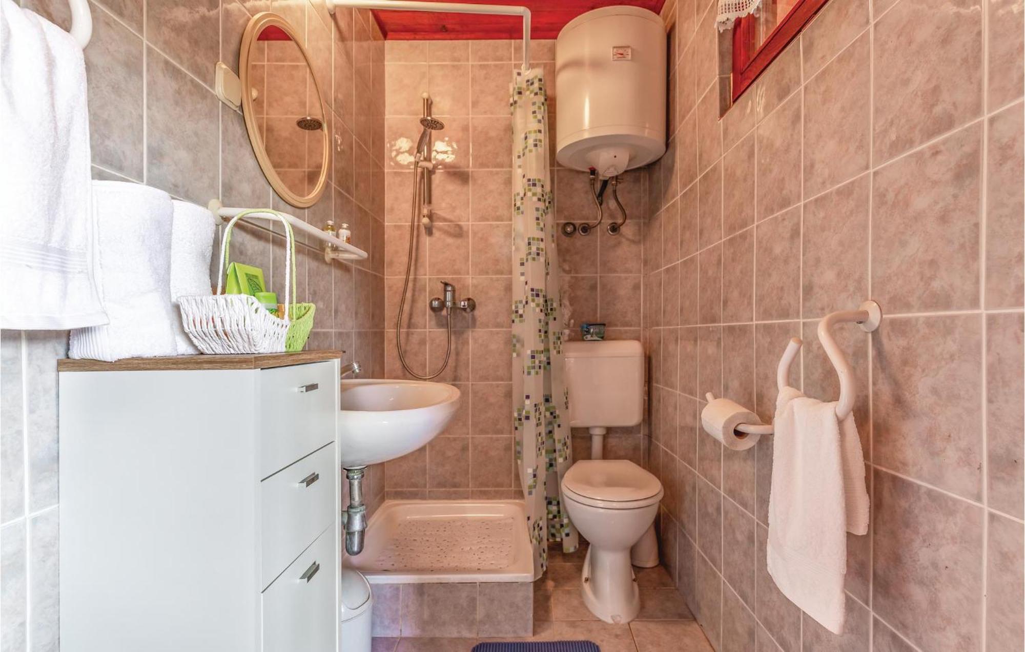 1 Bedroom Pet Friendly Home In Šišan Zewnętrze zdjęcie